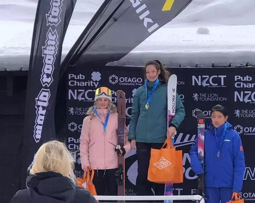 16岁混血少女为中国夺冠,15岁混血美籍女孩