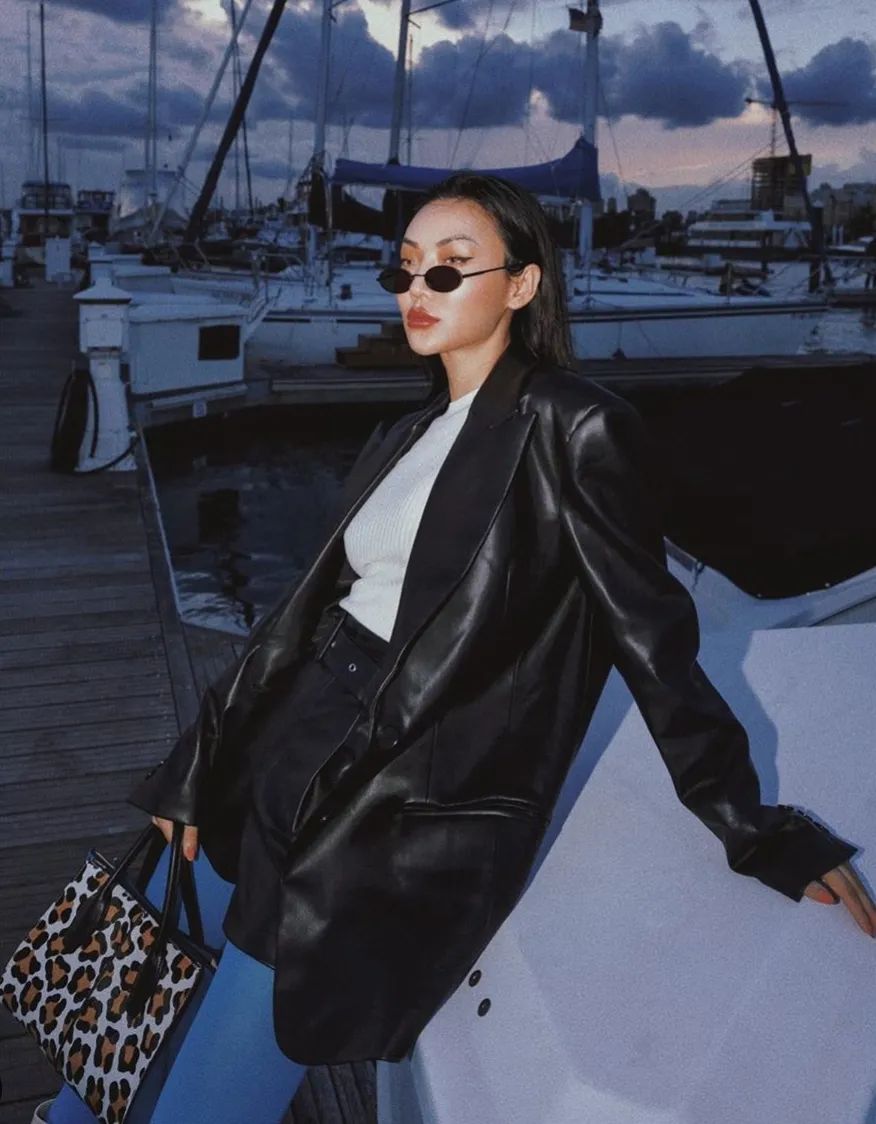 一件皮西装可以有多帅？时髦精们早已给出了答案