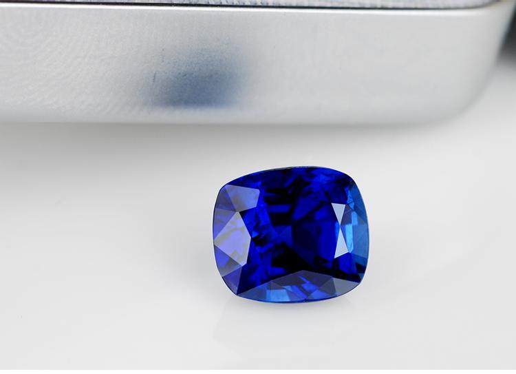 斯里兰卡蓝宝石怎么分等级,斯里兰卡蓝宝石颜色淡好不好