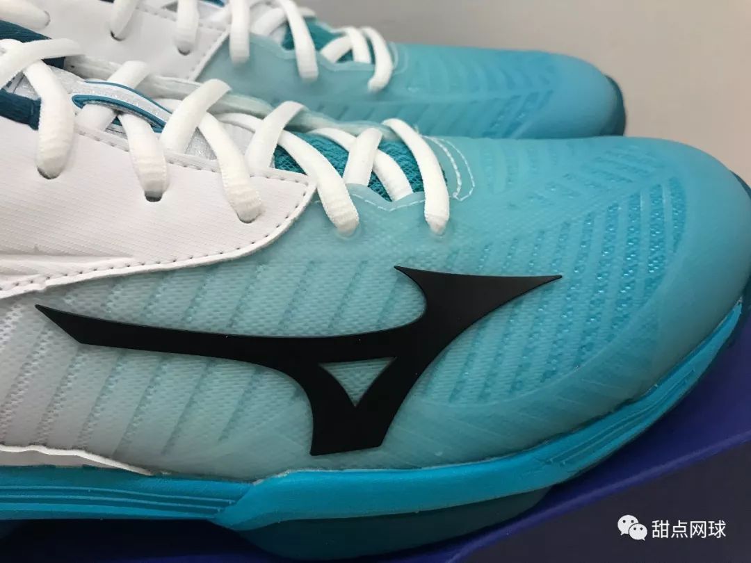 甜点君,美津浓mizuno足球鞋测评