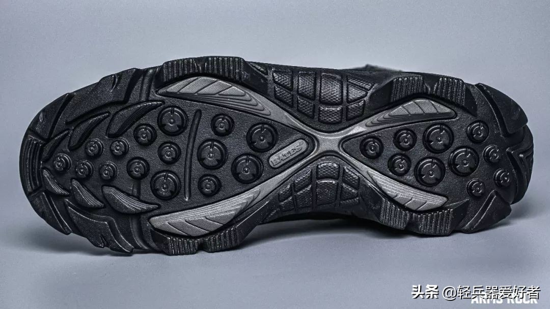 穿什么鞋更好的保护脚,军靴既能透气又能防水吗