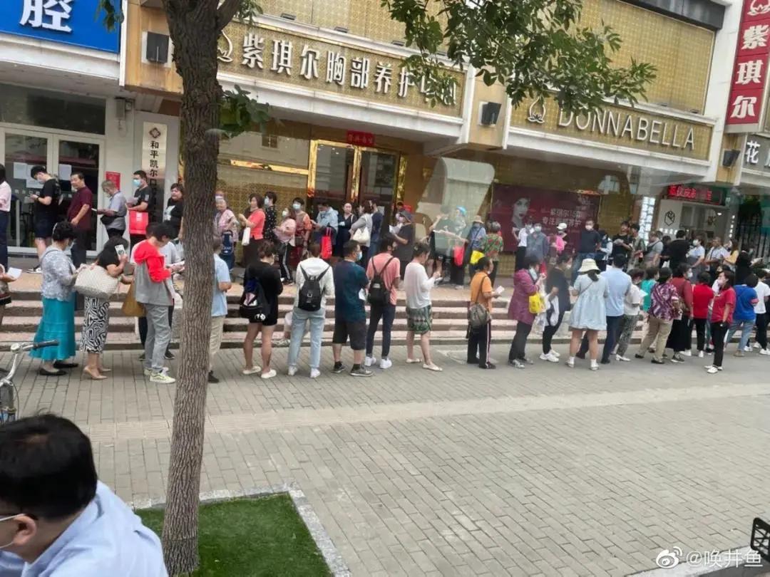 天津人排队买的月饼 (天津人买月饼)