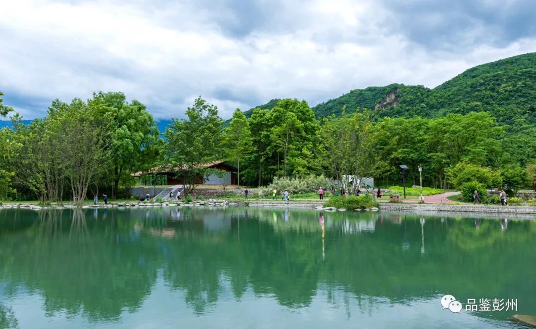 画一幅和足球有关的画简单图片,画一幅和足球相关的画