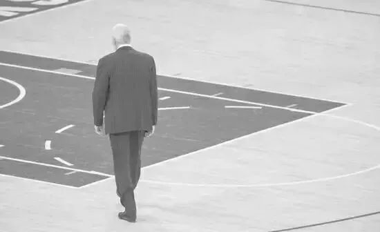 催泪了！任何球队都会没落，唯独它不行，因为我们接受不了