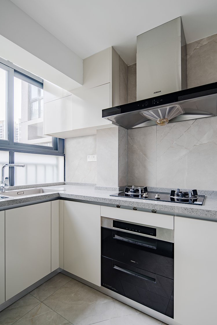 不走寻常路不坐寻常凳,客厅摆放餐桌椅效果图南北通透