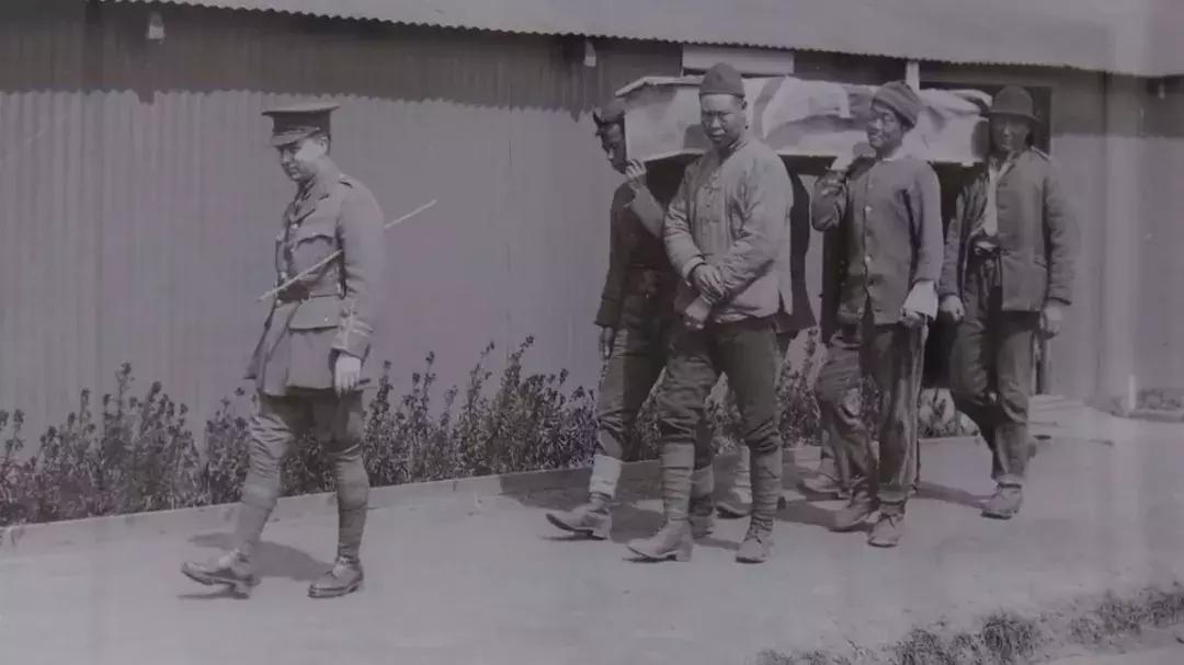 百年前的中国受尽列强欺凌资料,100年前的中国劳工真实影像