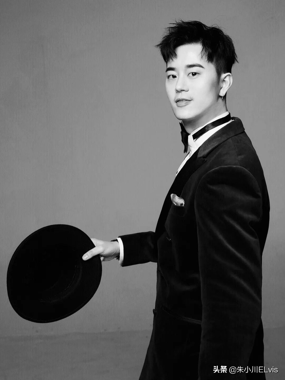 崔雪莉直播头发蓬松貌美依旧,崔雪莉头发浓密