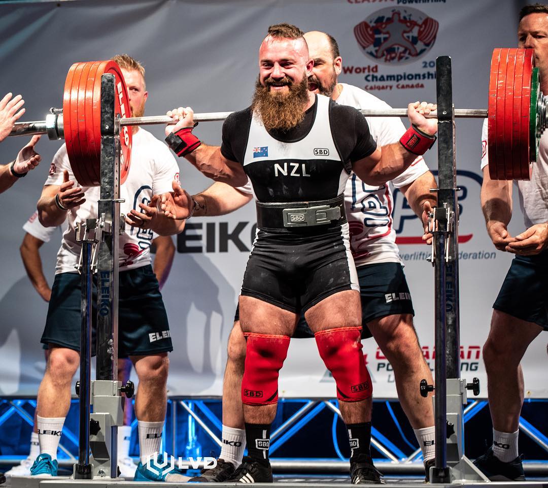 力量举无装备和有装备有啥区别,力量举前后对比