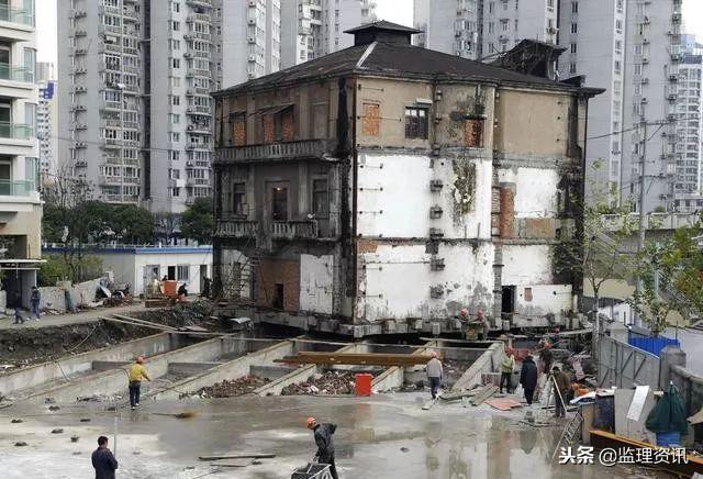 这些房子为了避免被拆的命运，也只能长腿“跑了”