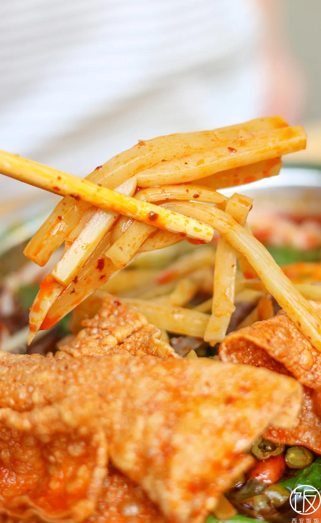 又香又臭的螺蛳粉太美味了,又臭又香螺蛳粉真的很好吃