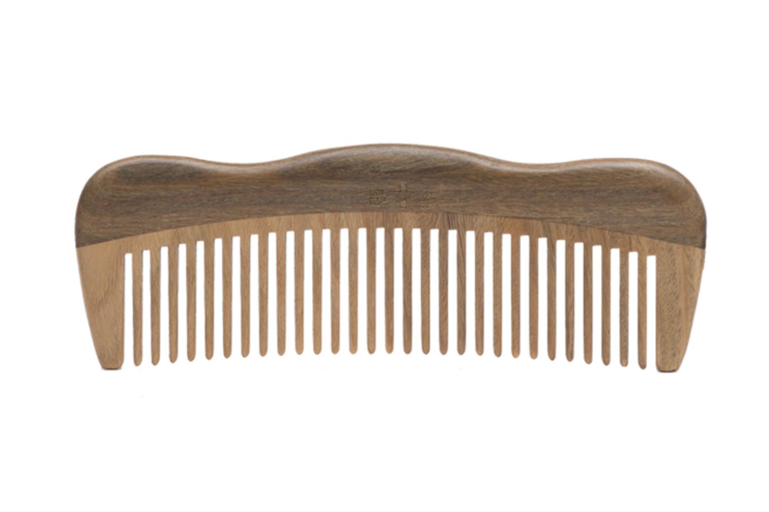 吹风机和梳子吹发型,吹风机和圆梳子