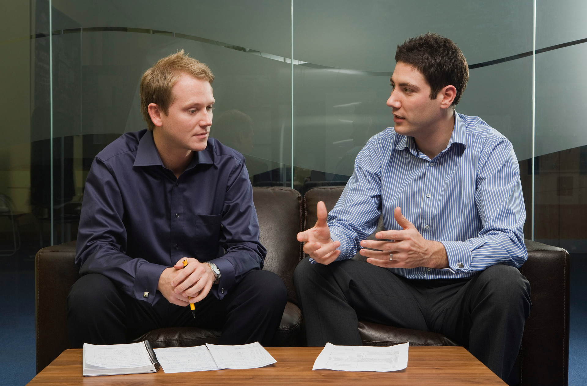 离职先跟领导说话还是先找辞职信,辞职先找领导说还是直接发辞职信