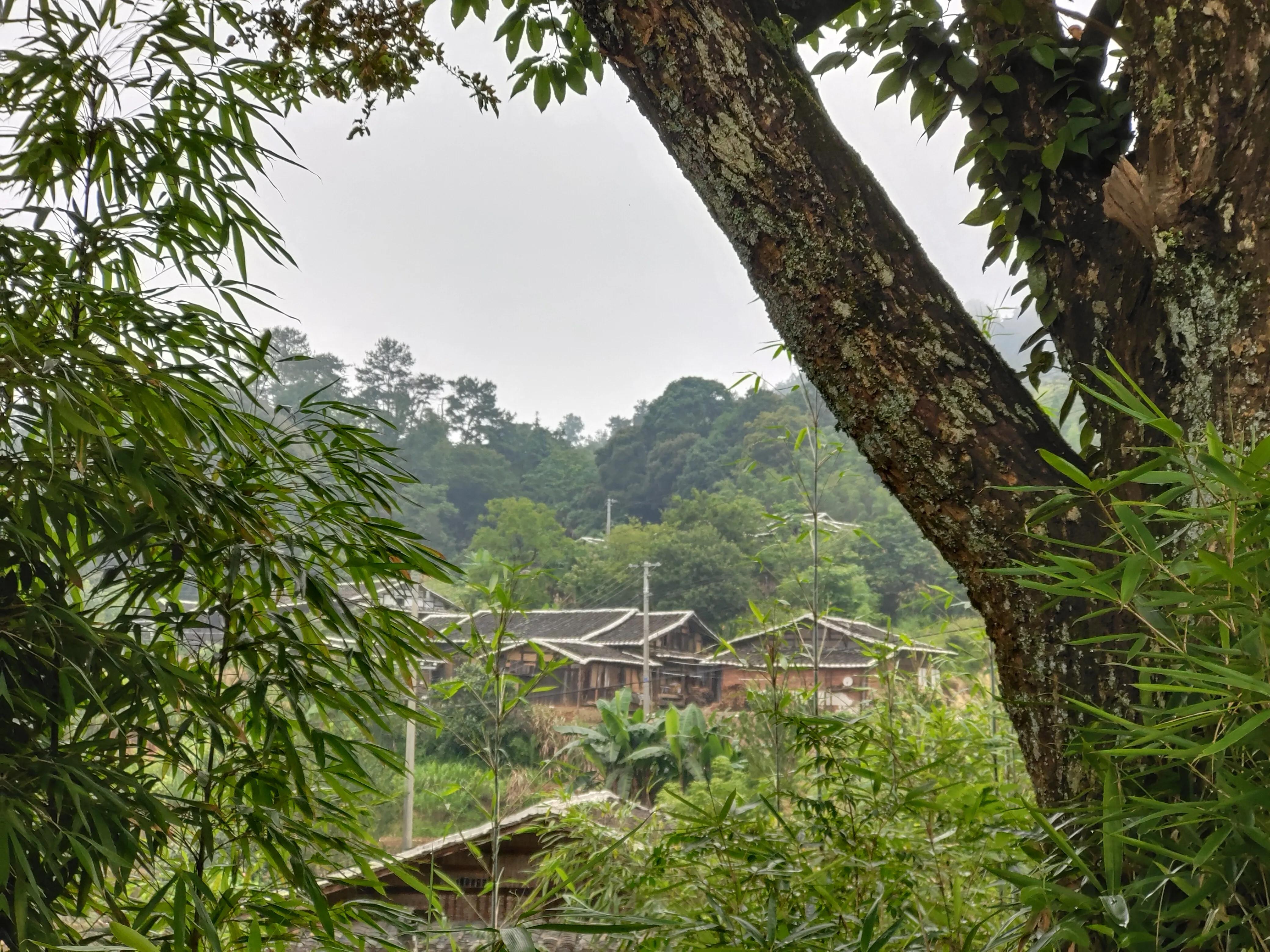 登上绝壁悬崖感受一览众山小,登上泰山之巅的感觉