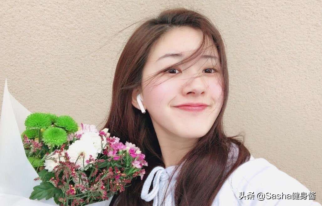 圆脸女孩赵露思照片,赵露思同款瘦脸方法