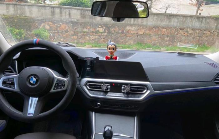 2020款宝马320lim运动,喜提2022款宝马320li炭黑