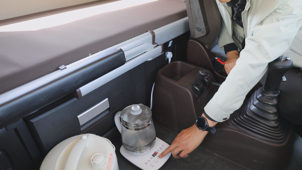 东风天龙旗舰重卡最新款图片,东风天龙旗舰版600马力配置单