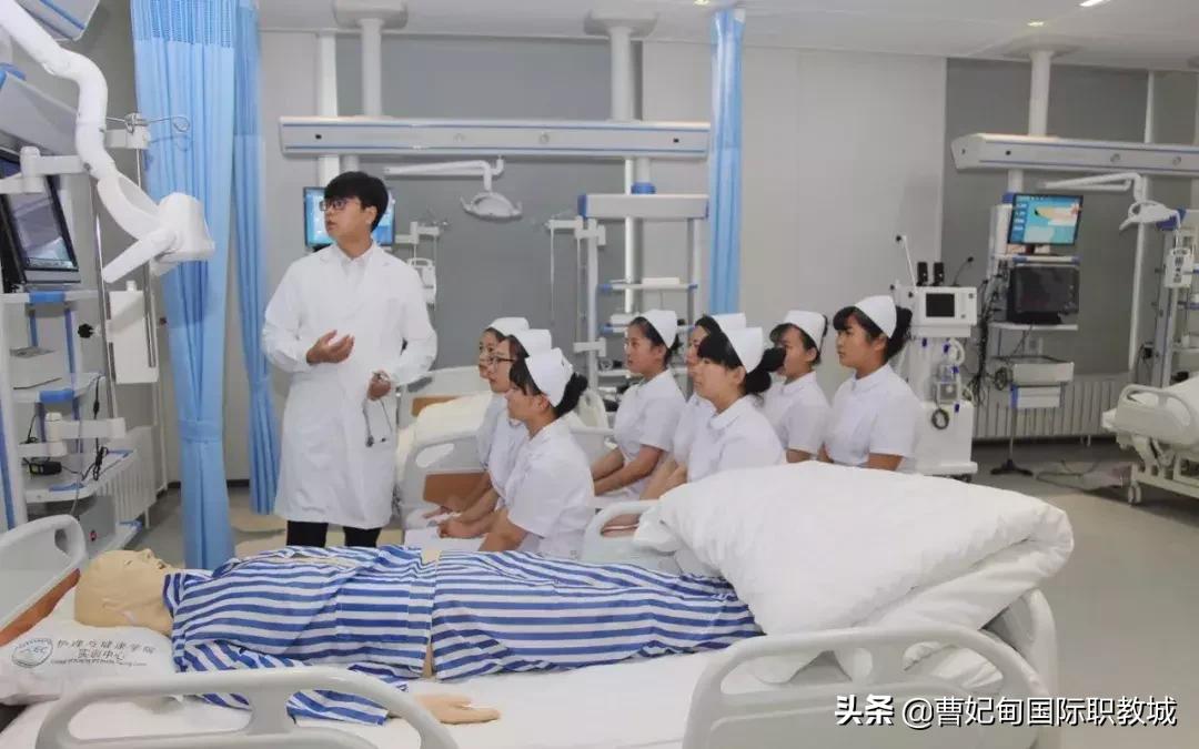 让我们走近白衣天使,走近白衣天使听听他们的心声