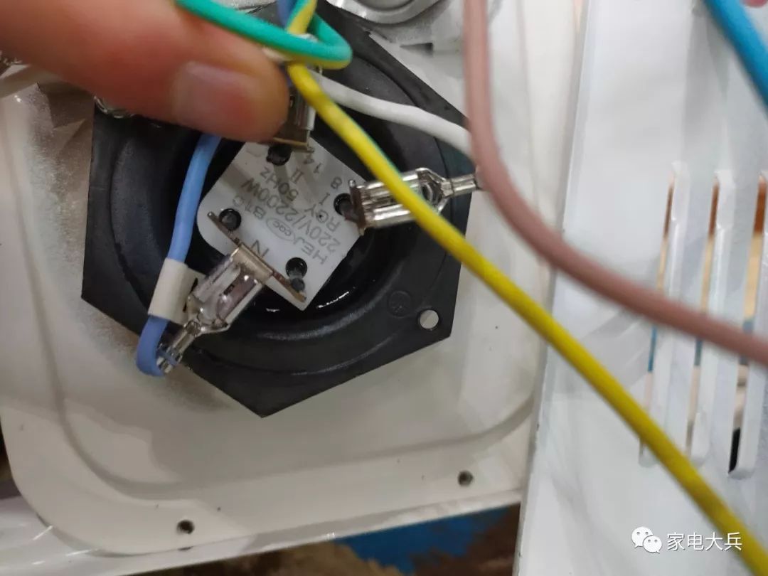 格力电热油汀取暖器拆解测评,美的油汀和先锋取暖器哪个好