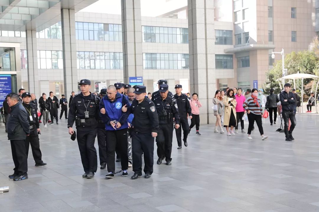 鍚存灄鍚存澗鎶撴崟鎯呭喌瑙嗛,寮鸿鎷夎蛋閬椾綋