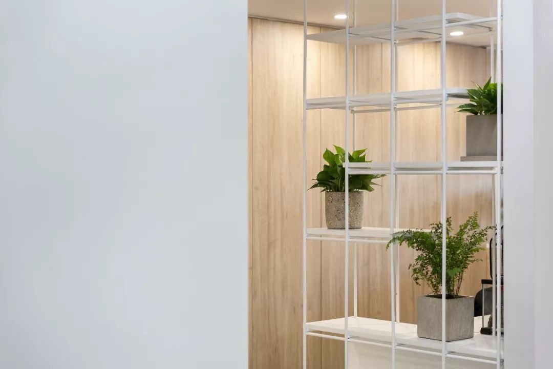 简约开放办公区设计,郑州办公空间设计风格