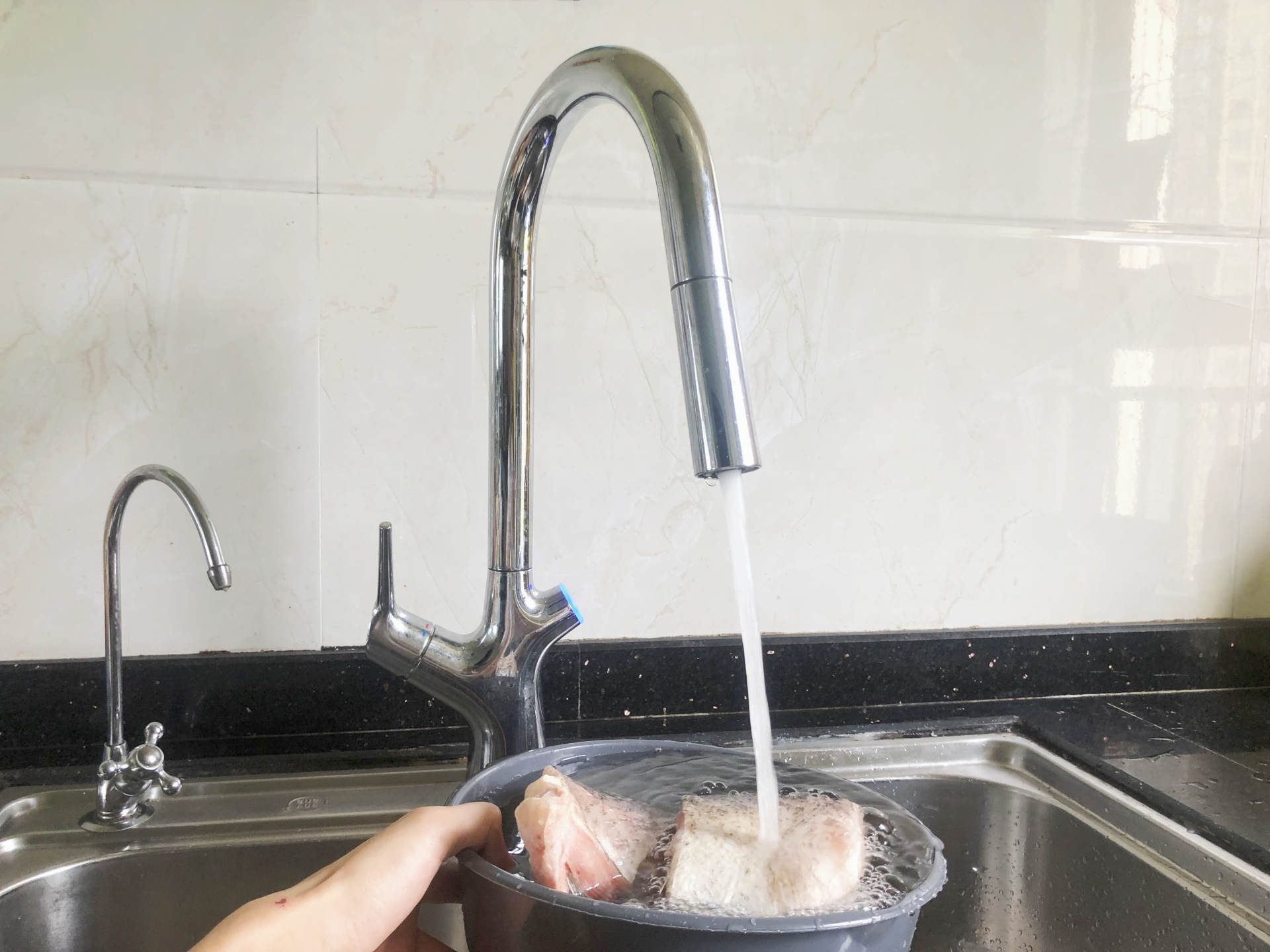 臭氧杀菌消毒便携式冰箱除味器,臭氧除菌消毒净味器