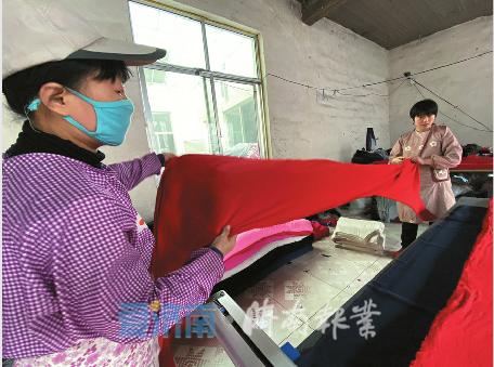 记者跑到了*安泰**的“秋裤村”探寻秋裤里的“商业密码”