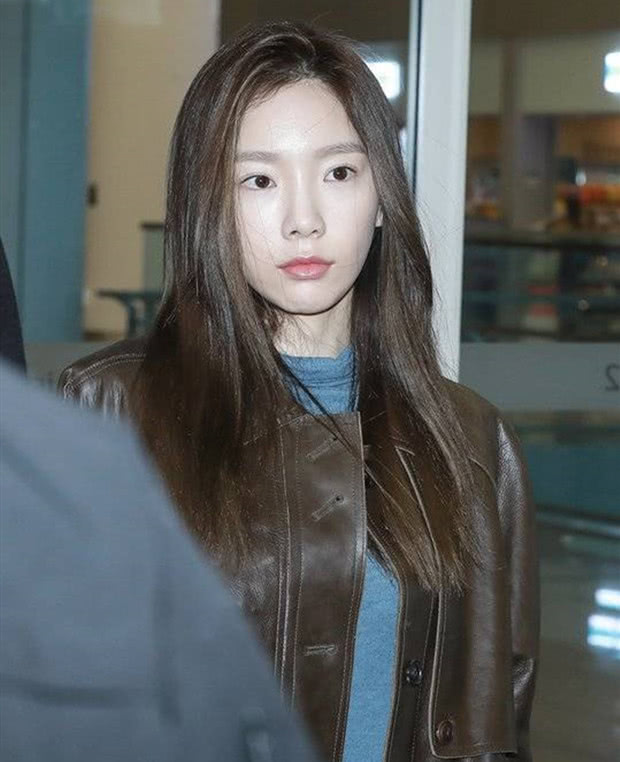 45kg的金泰妍穿皮大衣秒变54kg，微胖妹妹最好别试！
