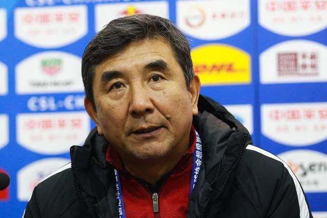 大连人足球解说不当言论,大连足球打的好吗