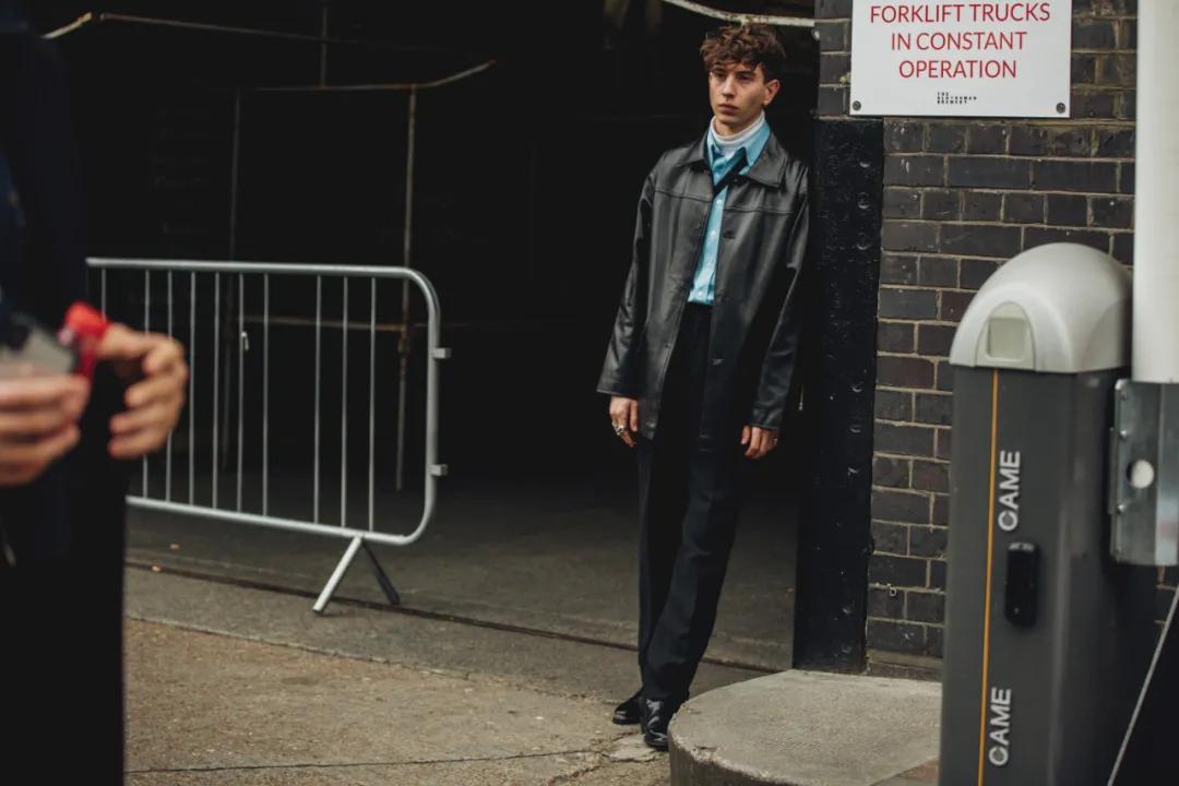 不再“机车”，能穿出极简风的「皮外套」让男人更性感