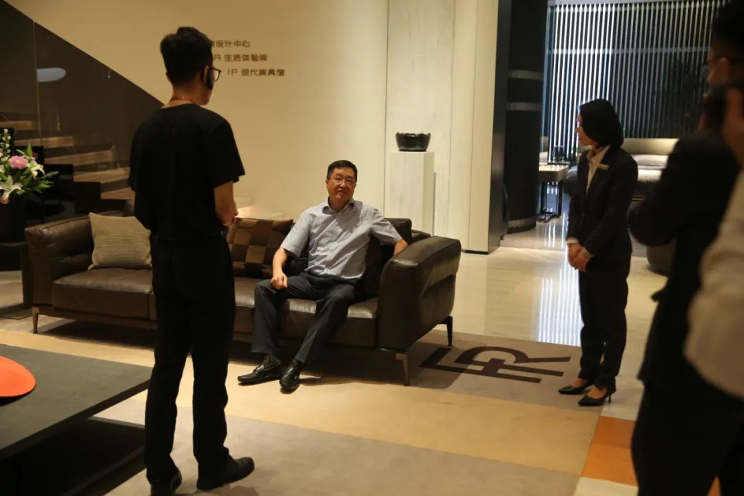 热烈欢迎集团领导莅临座谈会,热烈欢迎领导莅临参观交流