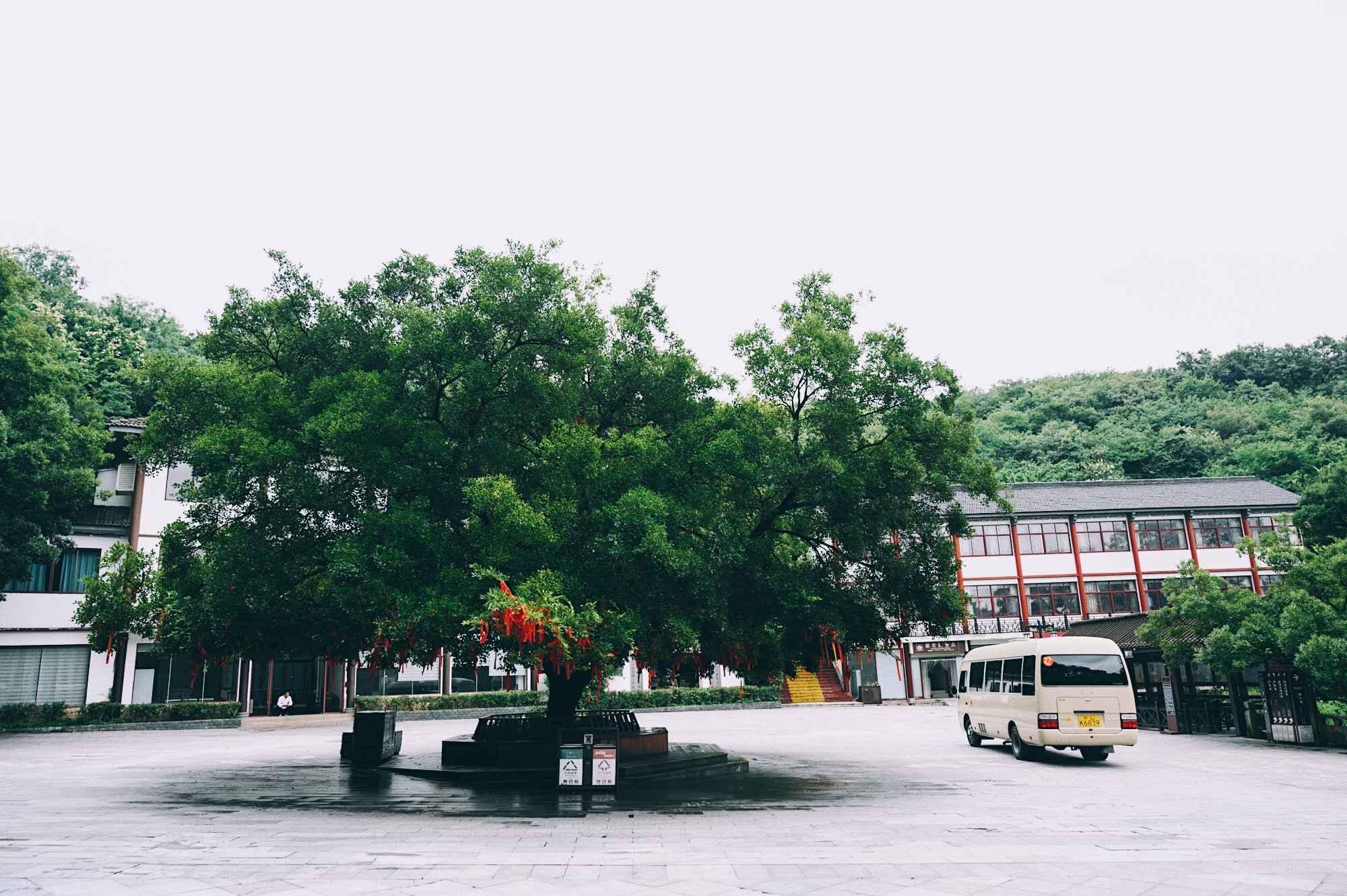 江苏茅山，中国著名的道教名山，一山分成2个景区且都要门票