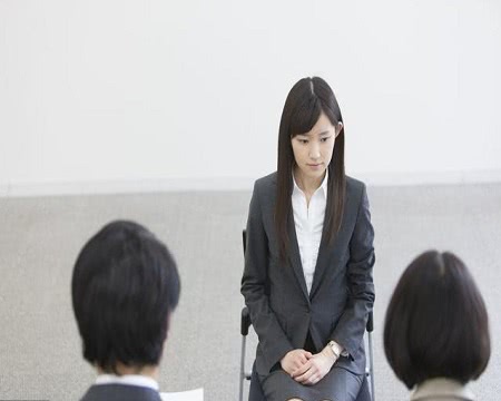 面试官问：男上司想追你，怎么办？姑娘的一席话让人刮目相看