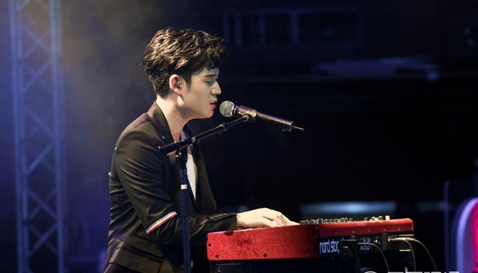 早上怎么练声开嗓,练声开嗓五腔共鸣