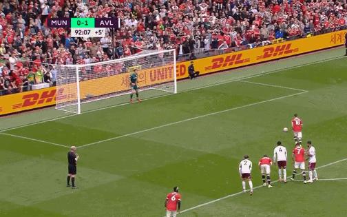 离谱!C罗被疯狂挑衅B费心态爆炸!英超局势大变豪门全部翻车