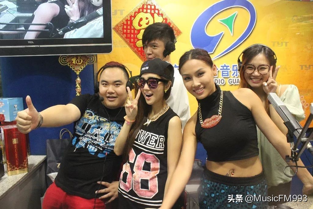 流行前线总店直播,流行前线负一层直播基地