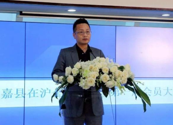 曾经摆过地摊的富豪们,曾经摆过地摊的明星有哪些