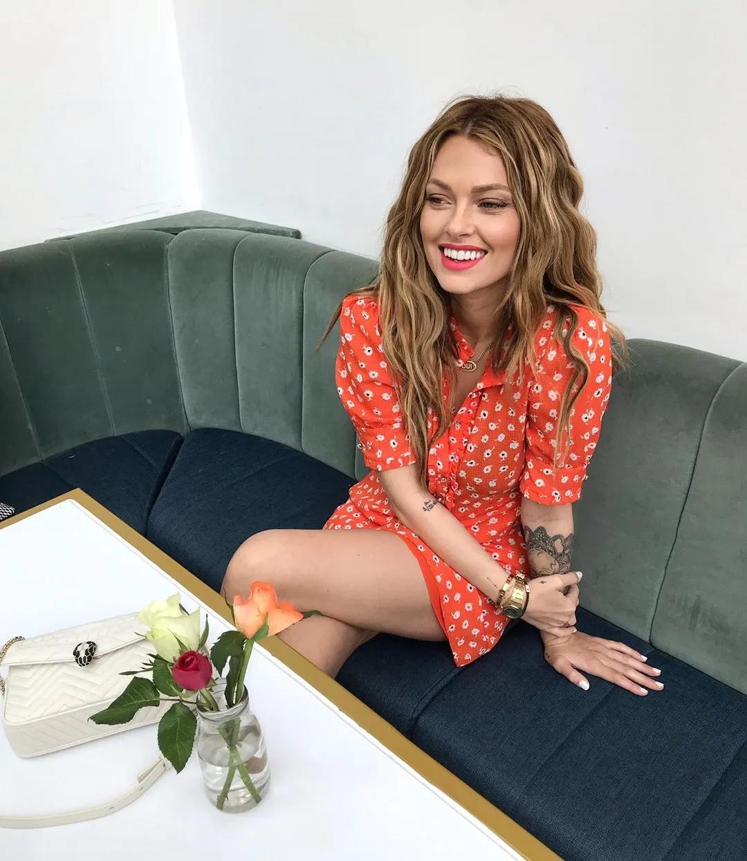 浪到福布斯封面,还成为带货第一人,这位法国姐姐很不一般