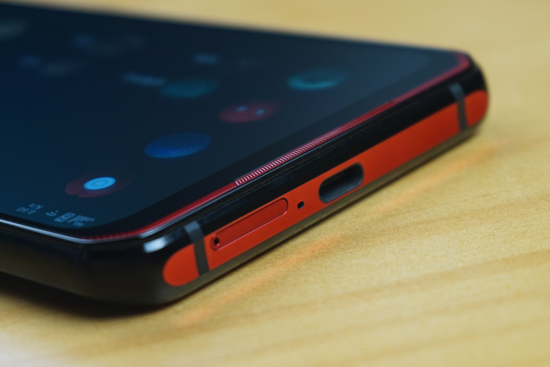 拯救者新电竞手机曝光,拯救者电竞手机一代还值得买吗