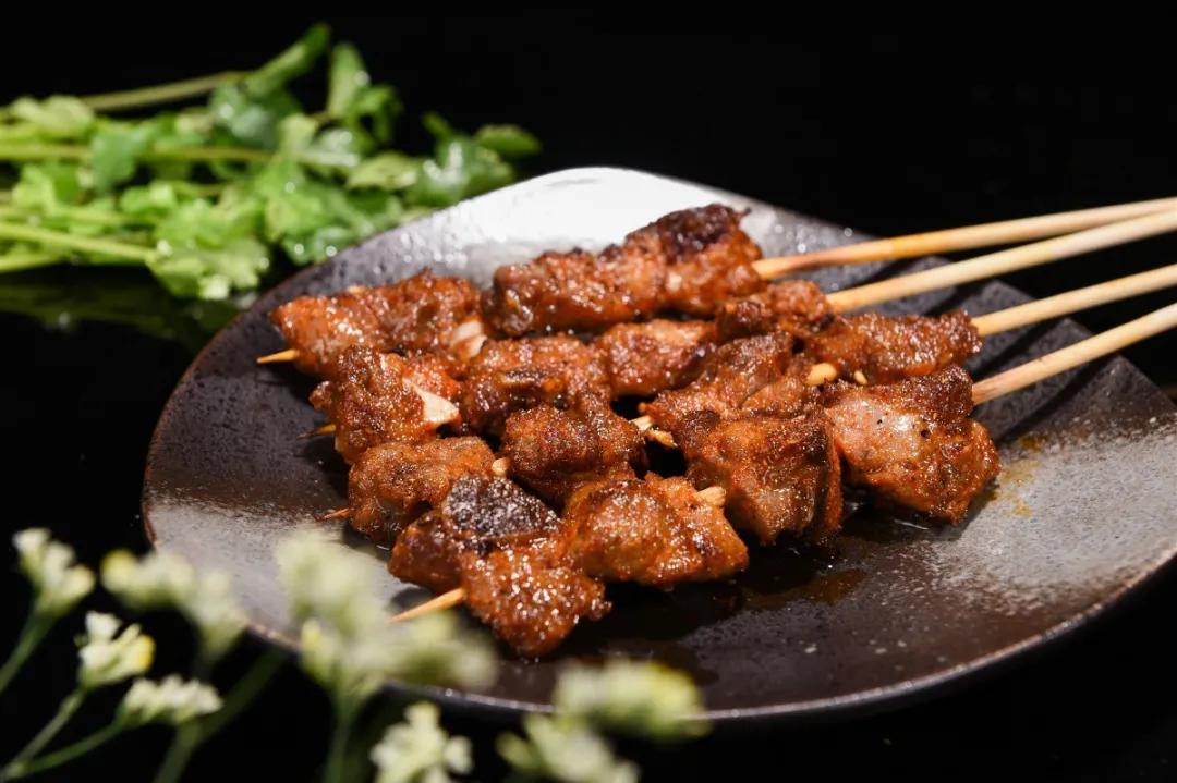 乐山龙游路何师烧烤,何师烧烤最新消息