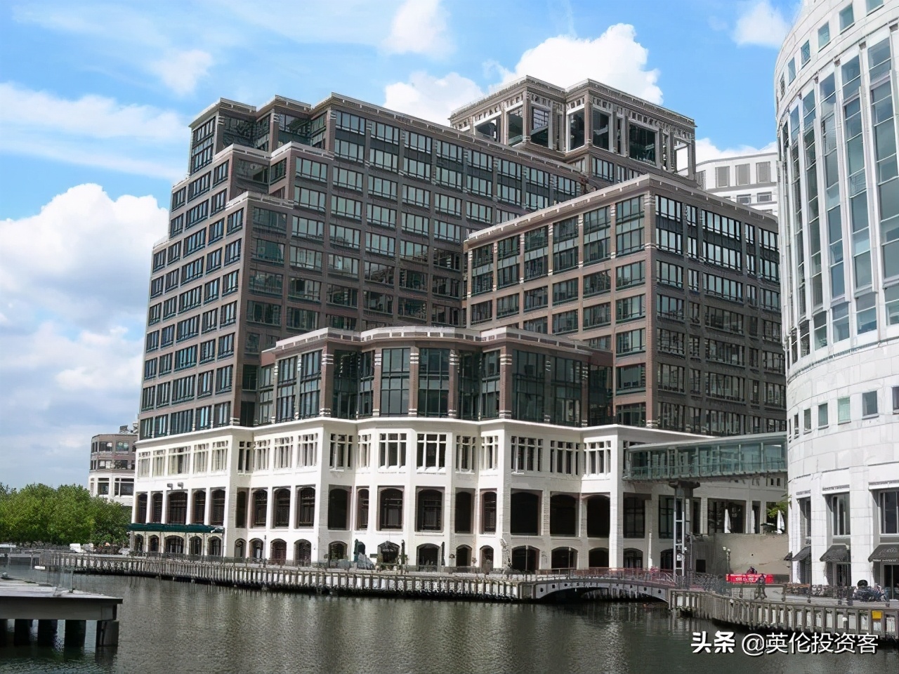 英国刚批疫苗，香港人就来了，27亿买下伦敦德勤大楼