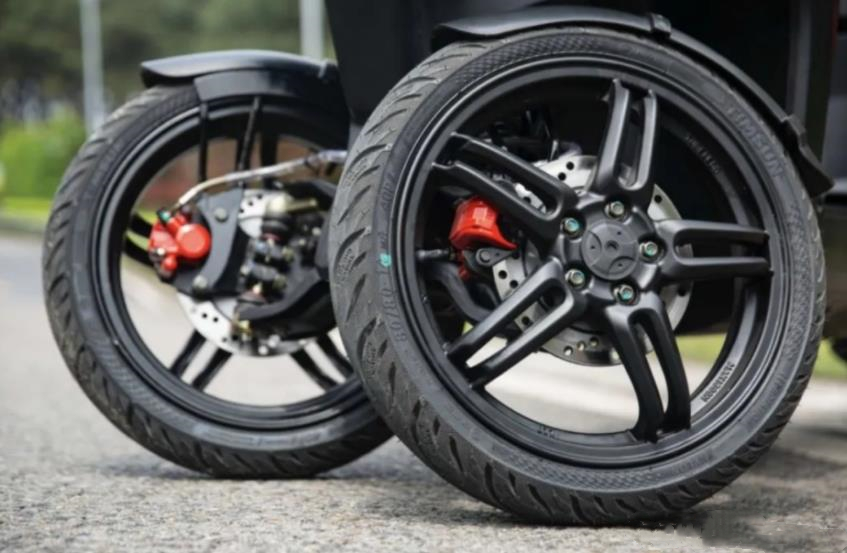 林海150cc水冷倒三轮,林海150水冷踏板拆解