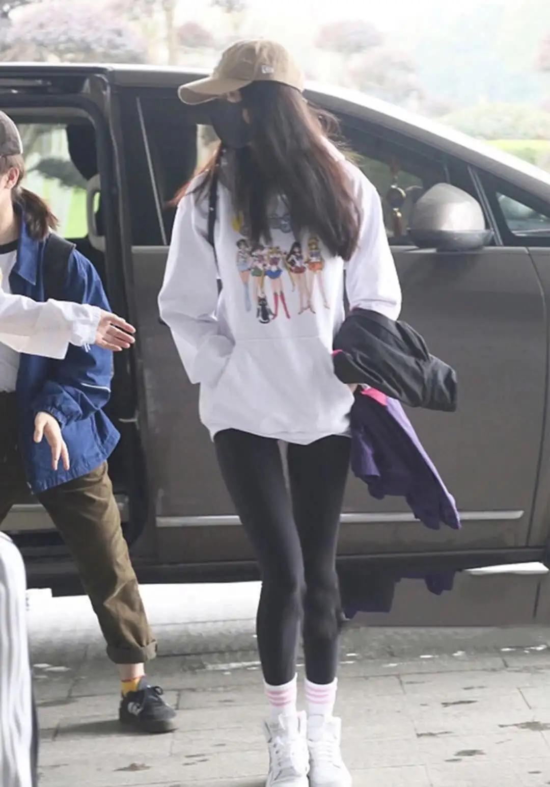 显瘦鲨鱼裤杨幂同款,看起来显瘦十斤的杨幂同款鲨鱼裤