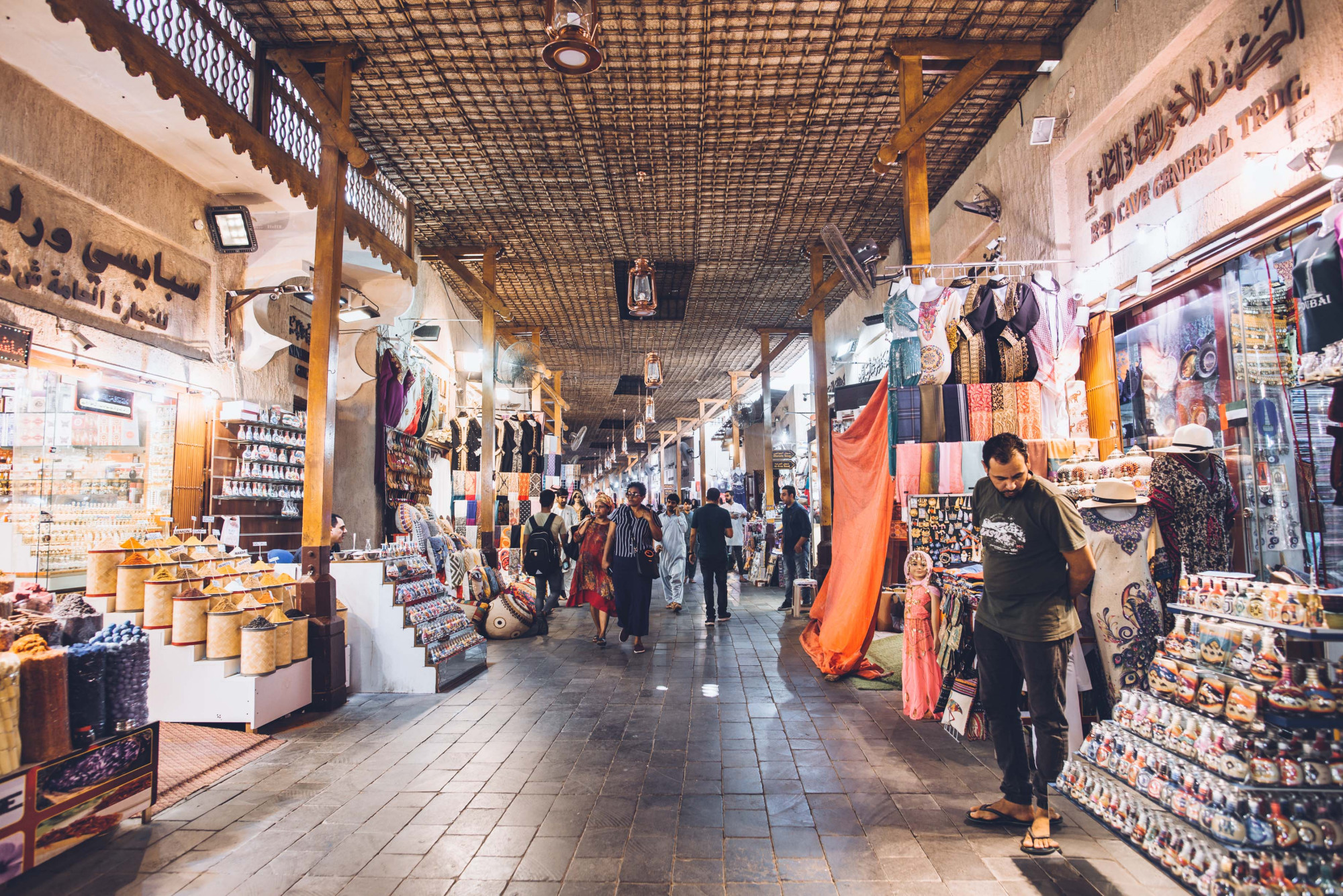 迪拜最繁华的一条街,迪拜最著名的一条路