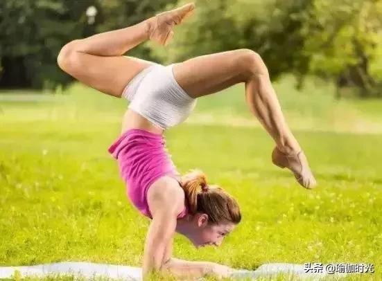 瑜伽倒立排毒养颜,每天坚持几分钟瑜伽倒立美容养颜
