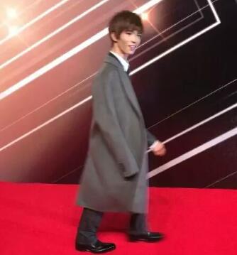 郭敬明为何叫小金人,郭敬明穿大衣完整视频