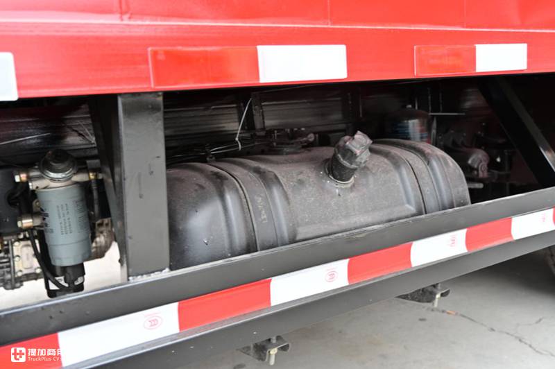 微卡车身轻卡的载重，窄体驾驶室内外都是亮点，这辆解放轻卡火了