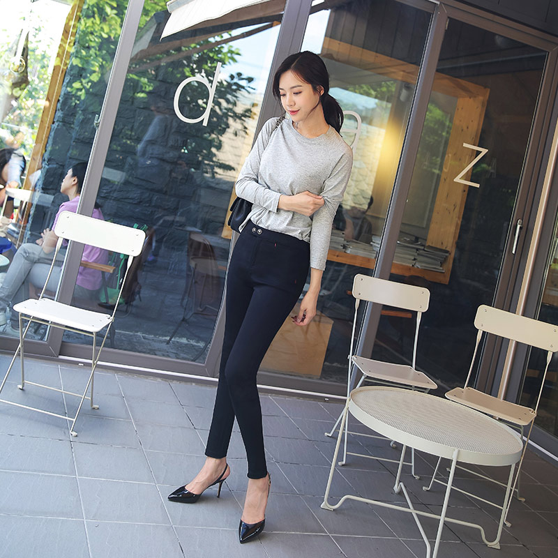 跟着抖音小姐姐们种草小脚魔术裤，这个秋天你就是腿精本精