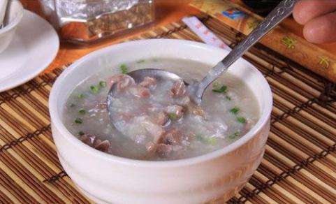 2岁宝宝呕吐但不发烧是怎么回事,2岁宝宝呕吐完不吃东西