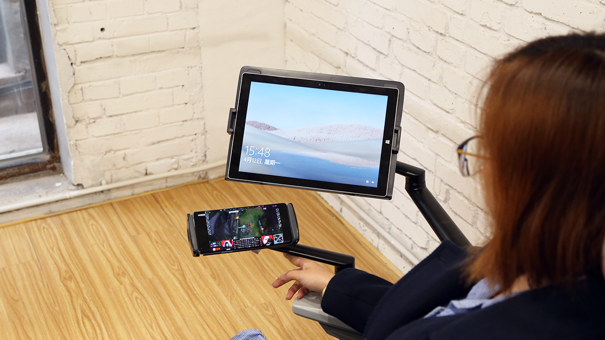 车顶太滑,不如找把好椅子坐着维权