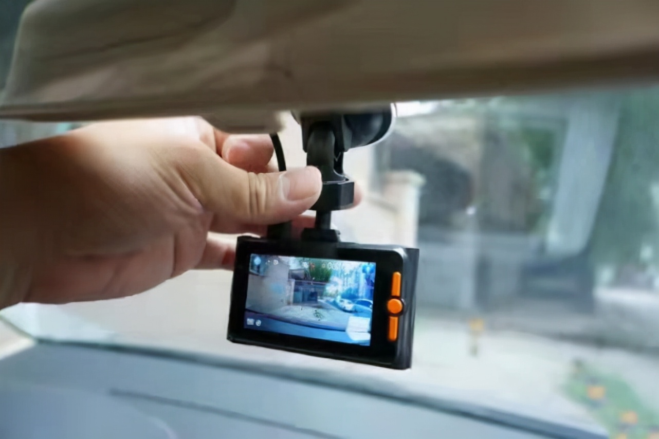 为什么很多车企不标配行车记录仪,行车记录仪为什么厂商不给标配